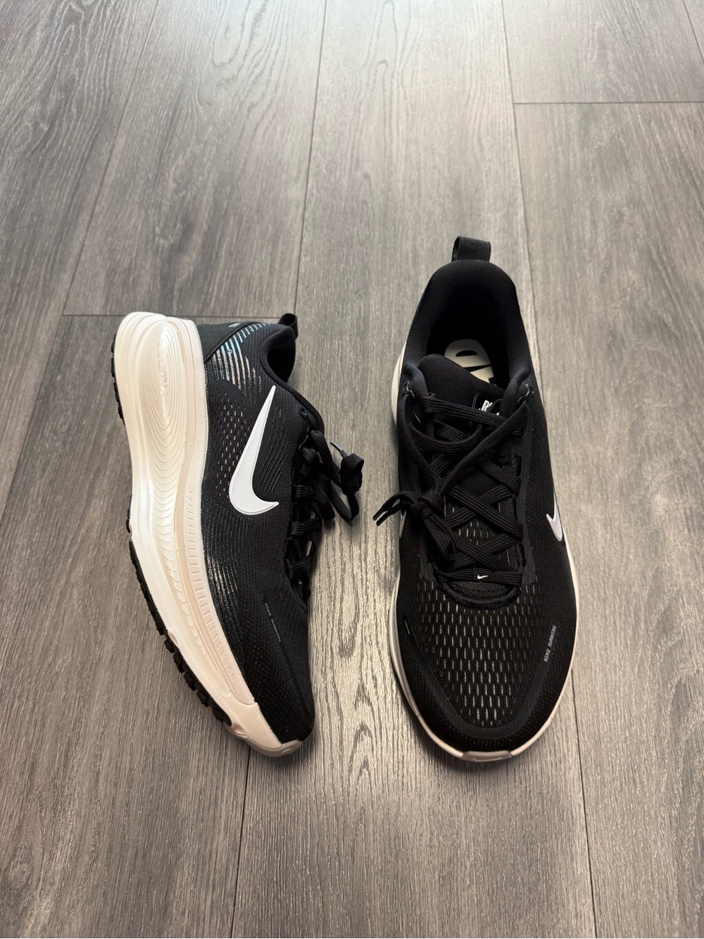 Nike Vomero 18 Black White Wide IF0515-002 Womens Sz 10 Wide Mens 8.5 Wide New - Picture 2 of 8